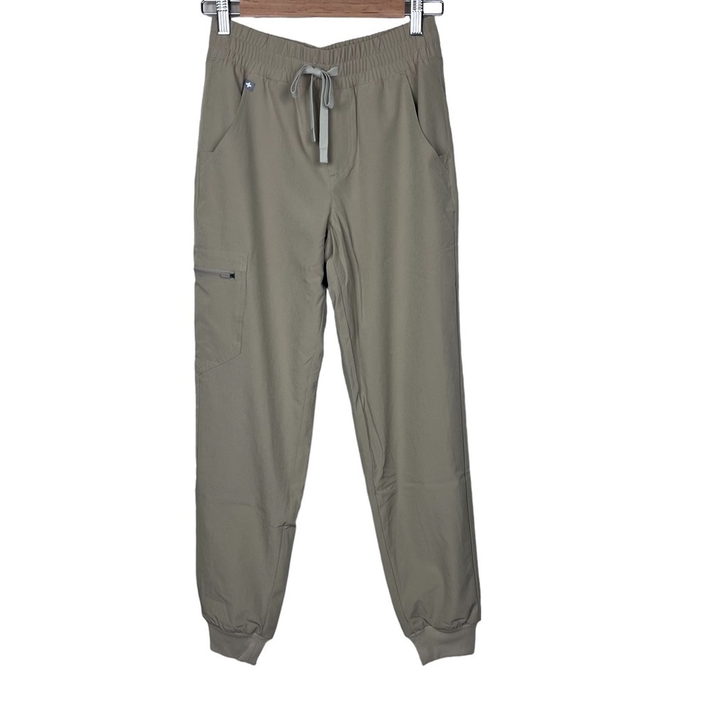 Figs Zamora High Waisted FIONLITE Lined Jogger
Scrub Pants XS Light Oak - Picture 3 of 10